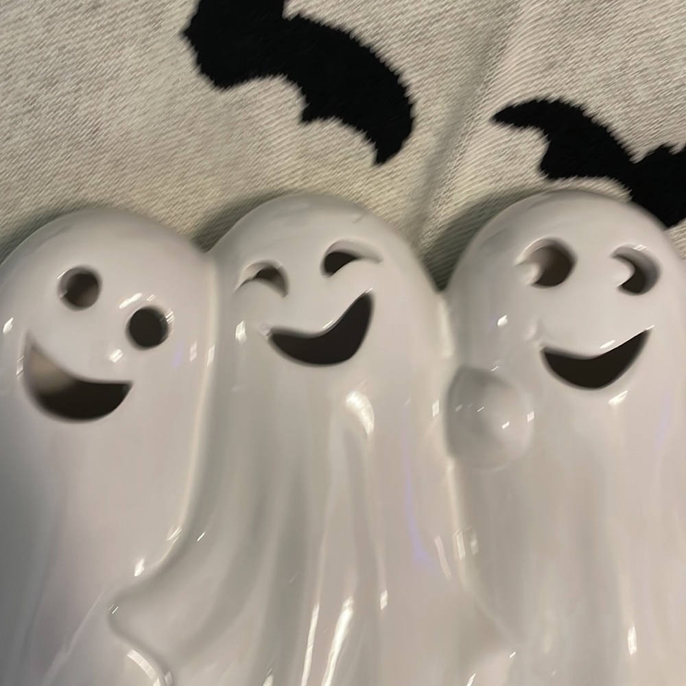 Theee happy ghosts - Picture 4 of 5